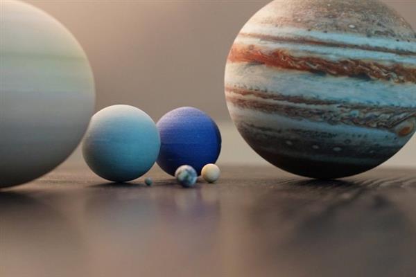 amazing-miniature-3d-printed-solar-systems-moons-and-planets-that-fit-on-your-desk-1.jpg