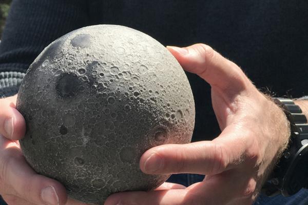 3D-печатная модель LUNAR позволит подробно исследовать поверхность Луны с помощью AR