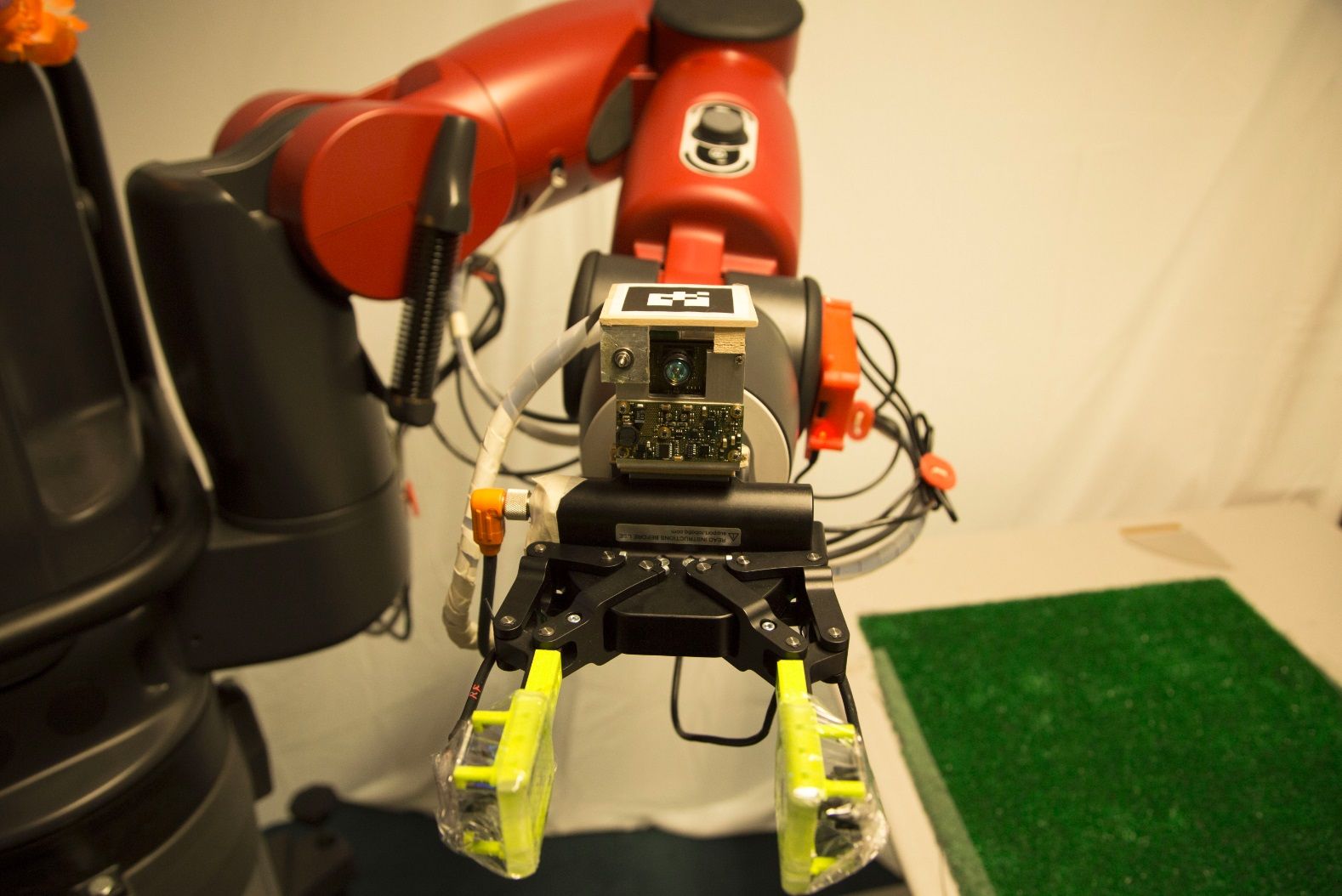 3D-печатная система сенсорного распознавания Fingervision дарит роботам осязание