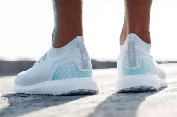 Новые кроссовки Adidas будут печататься на 3D-принтере из океанического пластика