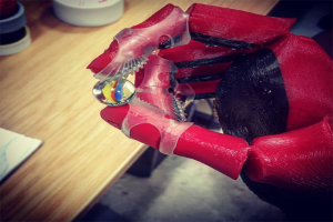 Протез Ada, произведенный с помощью 3D технологий, от компании Open Bionics