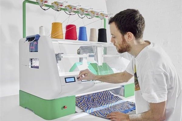 Новый 3D-принтер Kniterate «печатает» одежду