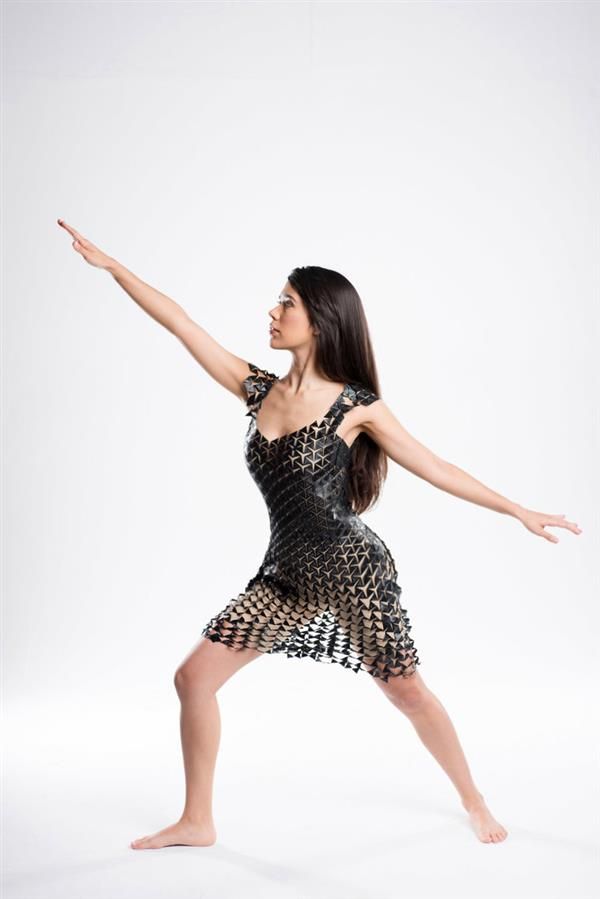 this-flexible-expandable-3d-printed-dress-adapts-to-your-bodys-movement-5.jpeg