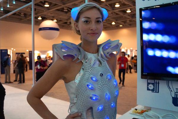 "Умное" 3D-платье от Intel