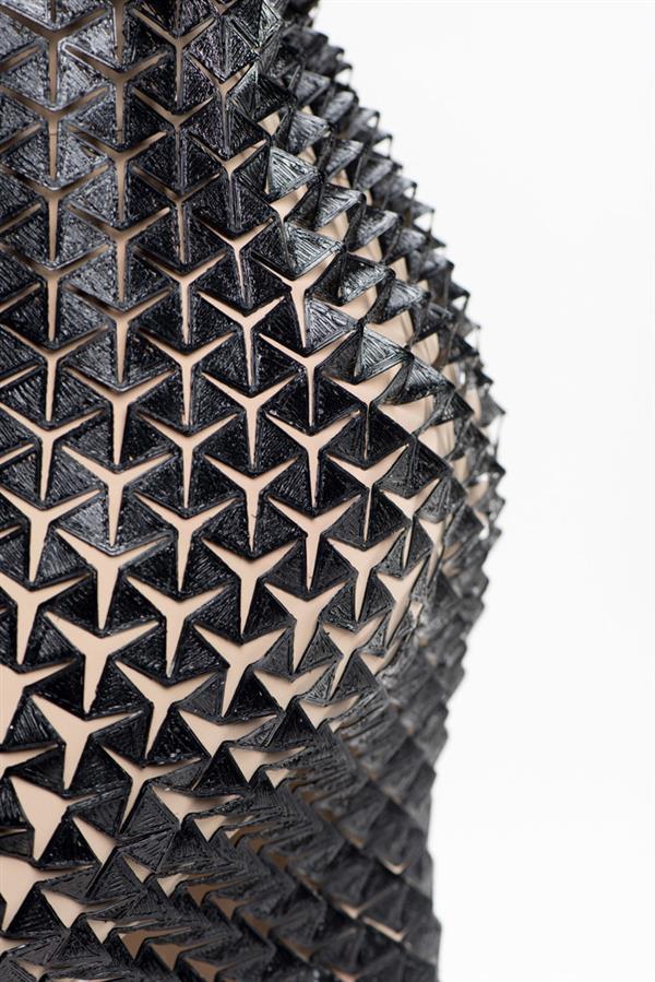 this-flexible-expandable-3d-printed-dress-adapts-to-your-bodys-movement-4.jpg