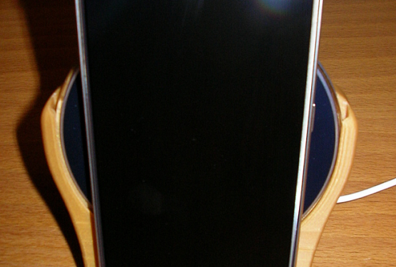 картинка Подставка для беспроводного зарядного устройства (на примере Samsung S6)