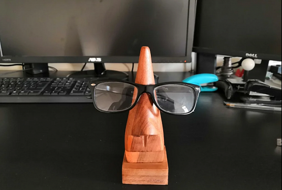 картинка Держатель для очков в виде носа