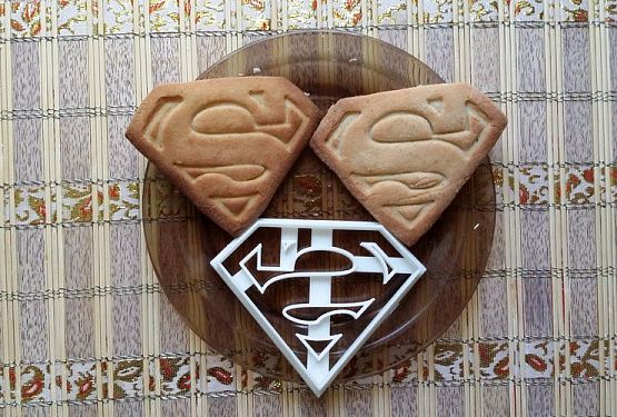 картинка Форма для печенья с эмблемой Супермена